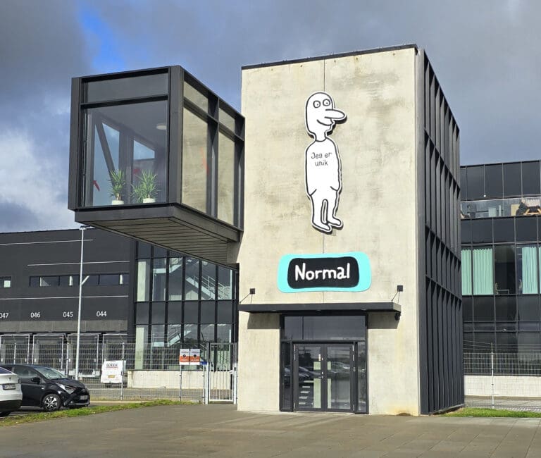 Indgangsparti til Normal's nye store logistikcenter i Hedensted